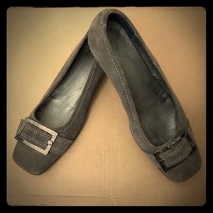 LA CANADIENNE WOMEN SIZE 9 M TAUPE BUCKLE SHOES